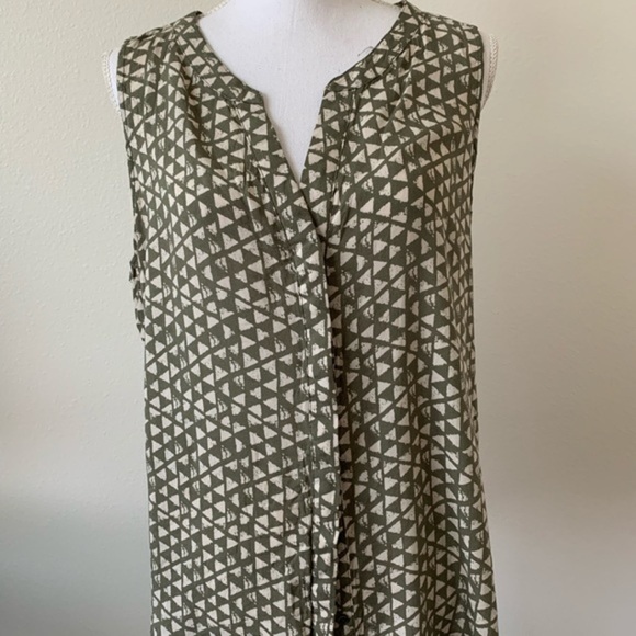 Women Top - Picture 1 of 6